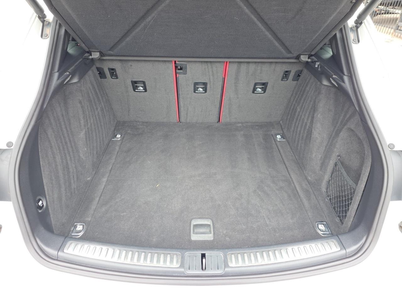 2021 Porsche Macan AWD * RED INTERIOR / COOLED SEATS / DRIVER ASSIST Photo