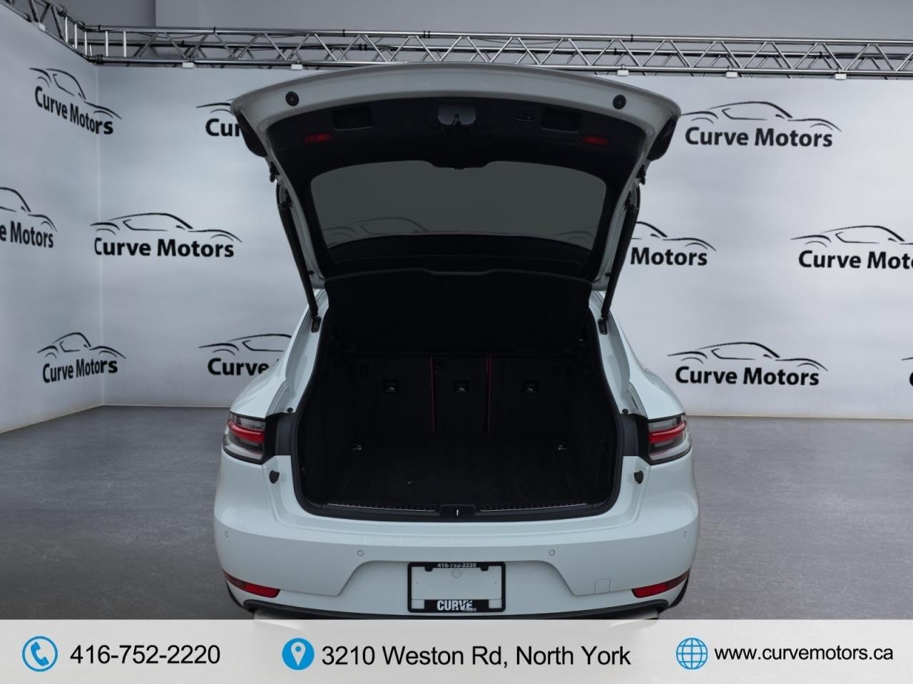 2021 Porsche Macan AWD * RED INTERIOR / COOLED SEATS / DRIVER ASSIST Photo