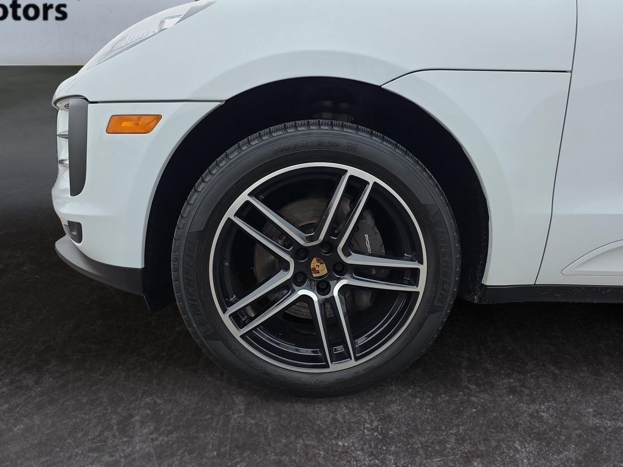 2021 Porsche Macan AWD * RED INTERIOR / COOLED SEATS / DRIVER ASSIST Photo