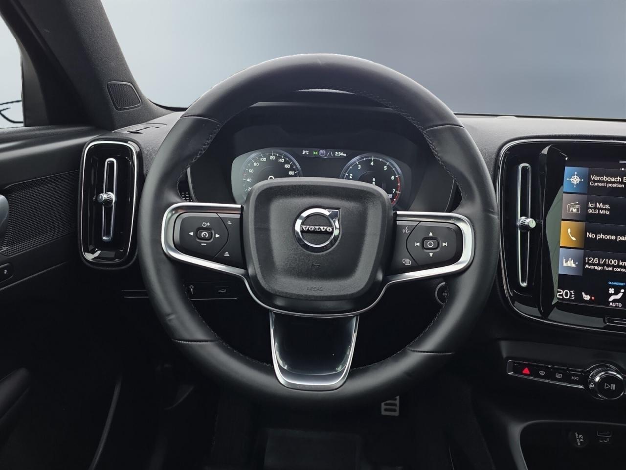 2022 Volvo XC40 T5 AWD R-Design * 1 OWNER / CARPLAY / PANORAMIC RO Photo