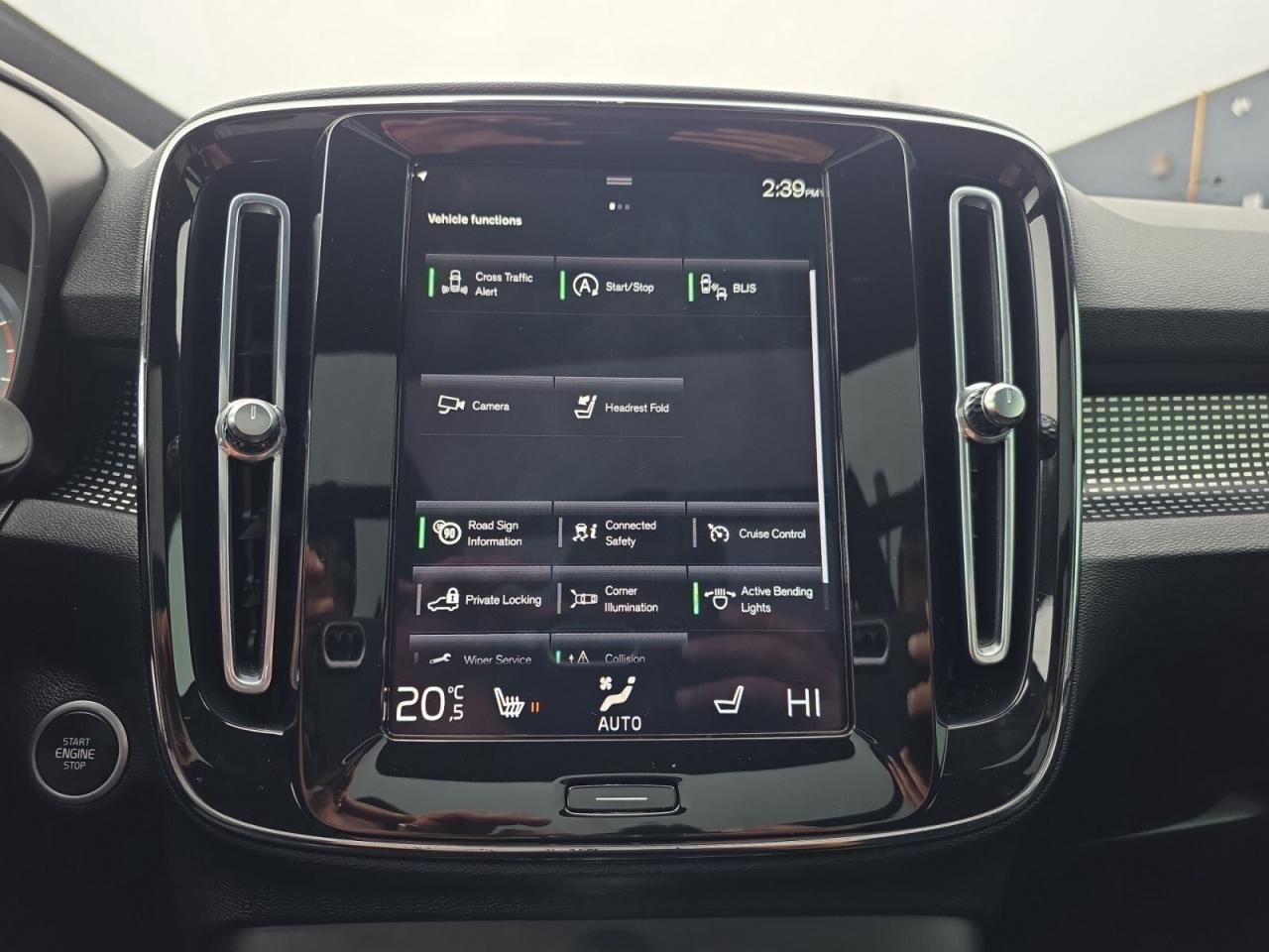 2022 Volvo XC40 T5 AWD R-Design * 1 OWNER / CARPLAY / PANORAMIC RO Photo