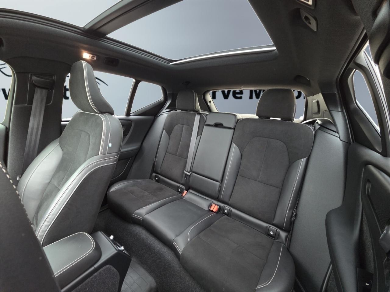 2022 Volvo XC40 T5 AWD R-Design * 1 OWNER / CARPLAY / PANORAMIC RO Photo