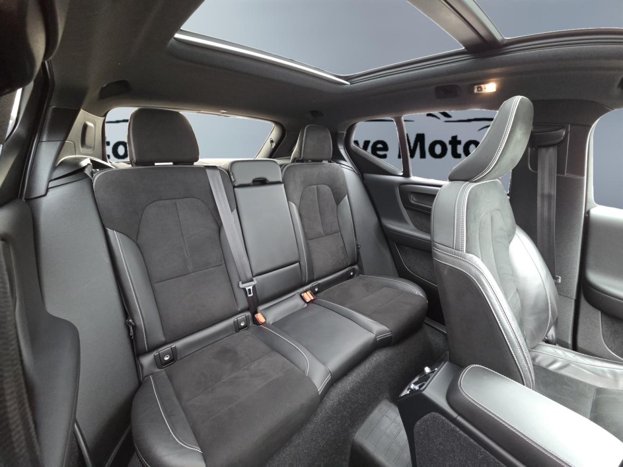 2022 Volvo XC40 T5 AWD R-Design * 1 OWNER / CARPLAY / PANORAMIC RO Photo