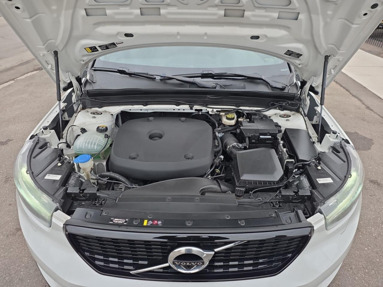 2022 Volvo XC40 T5 AWD R-Design * 1 OWNER / CARPLAY / PANORAMIC RO Photo