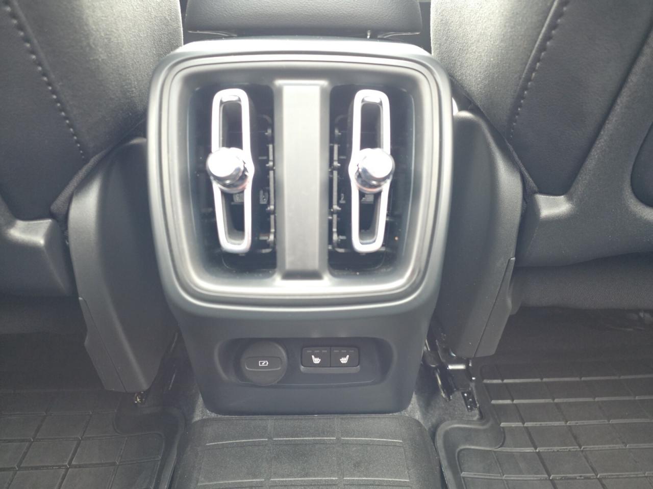 2022 Volvo XC40 T5 AWD R-Design * 1 OWNER / CARPLAY / PANORAMIC RO Photo