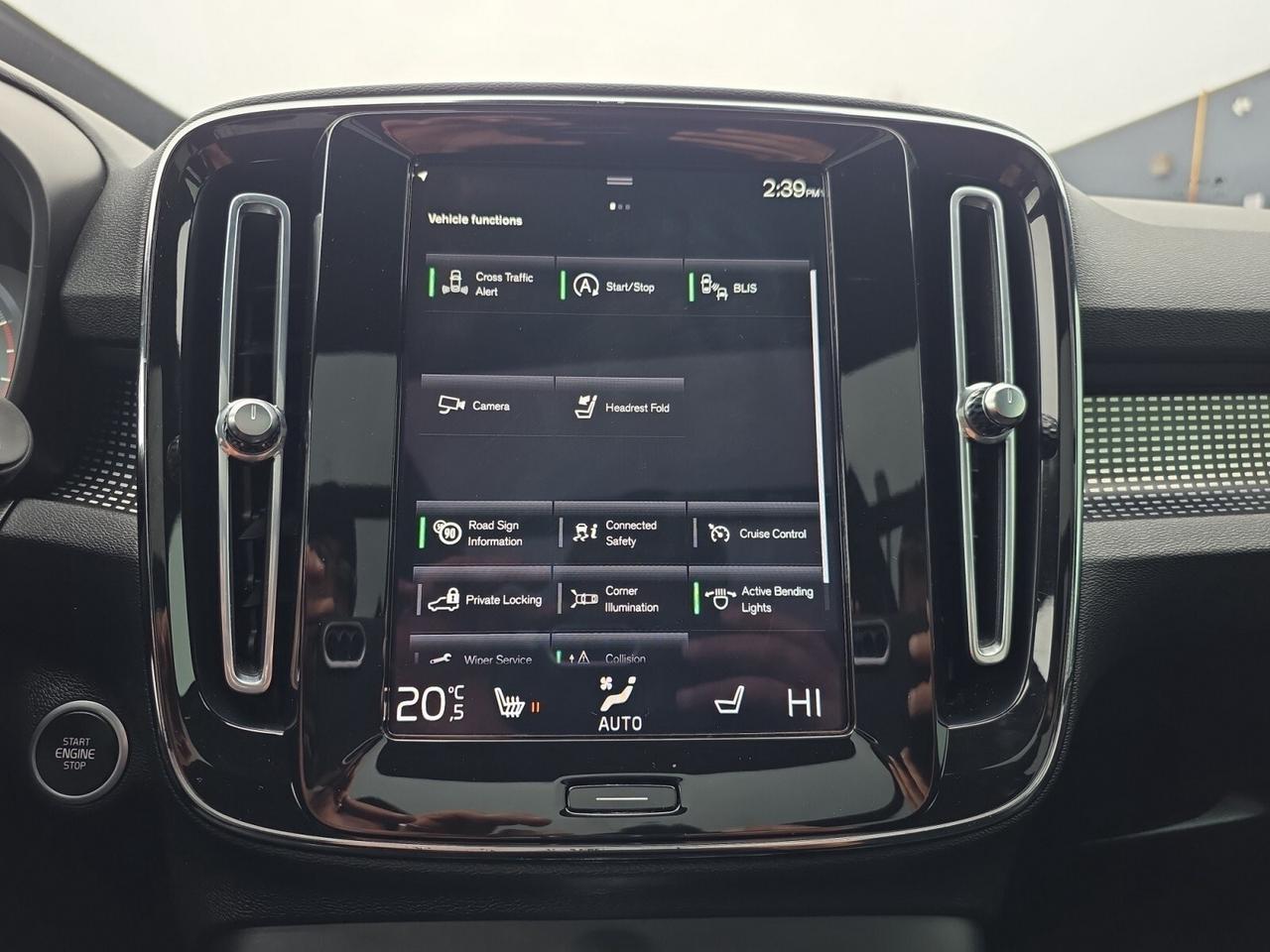 2022 Volvo XC40 T5 AWD R-Design * 1 OWNER / CARPLAY / PANORAMIC RO Photo