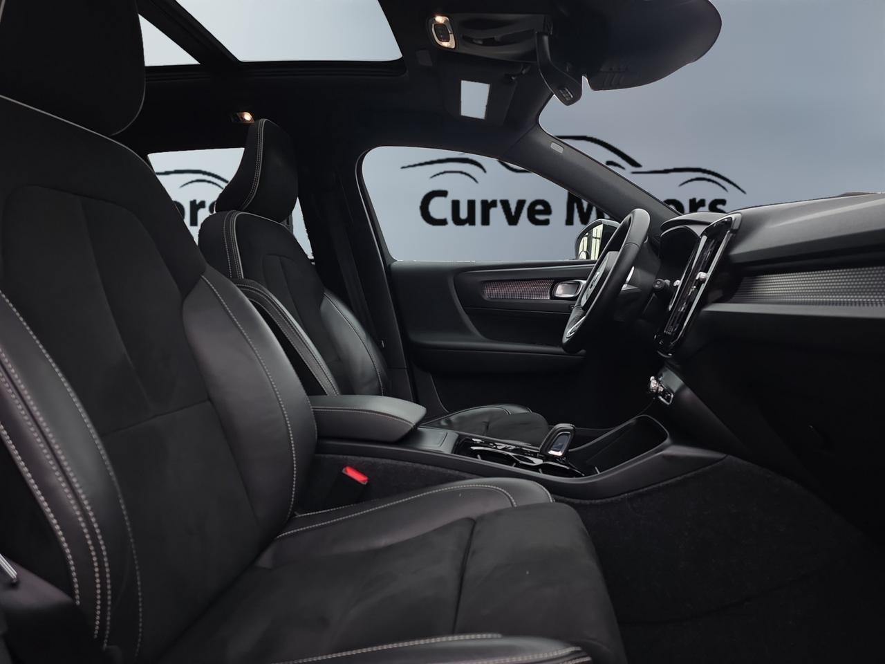 2022 Volvo XC40 T5 AWD R-Design * 1 OWNER / CARPLAY / PANORAMIC RO Photo