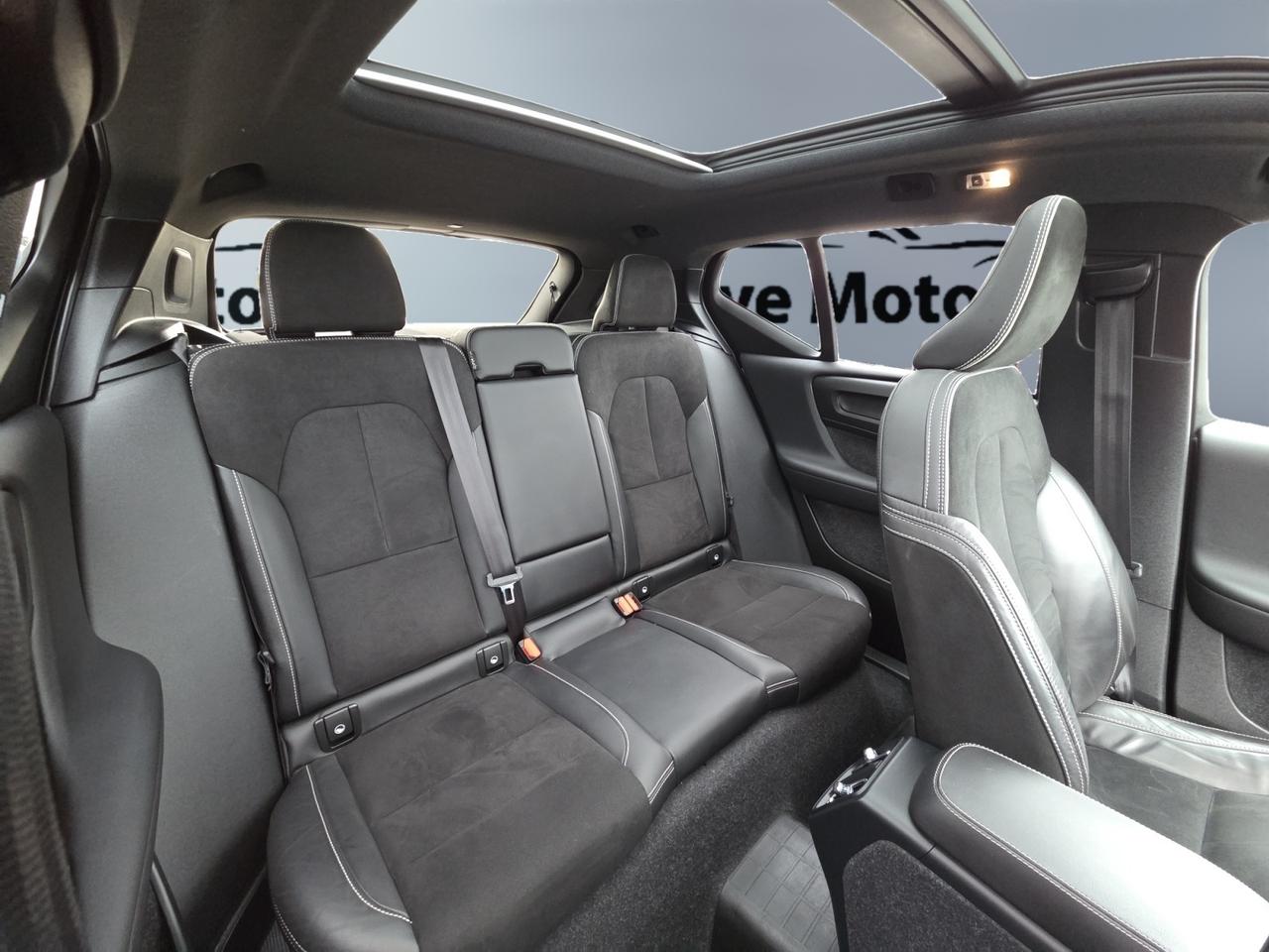 2022 Volvo XC40 T5 AWD R-Design * 1 OWNER / CARPLAY / PANORAMIC RO Photo