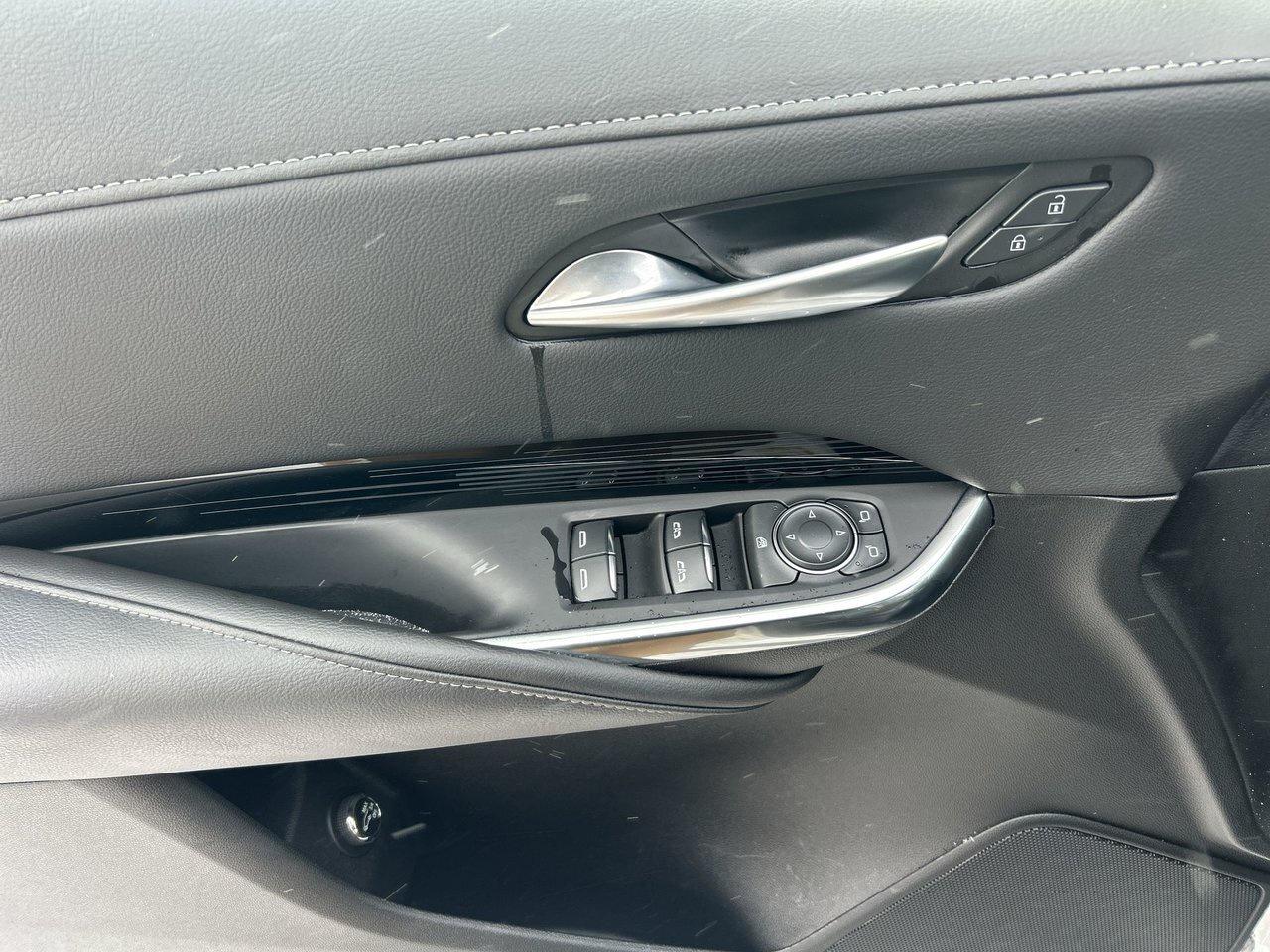 2024 Cadillac XT4 Luxury Low KM Leather Rates from 4.99% Clean CarFa Photo