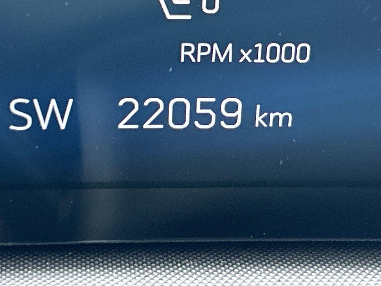 2024 Cadillac XT4 Luxury Low KM Leather Rates from 4.99% Clean CarFa Photo