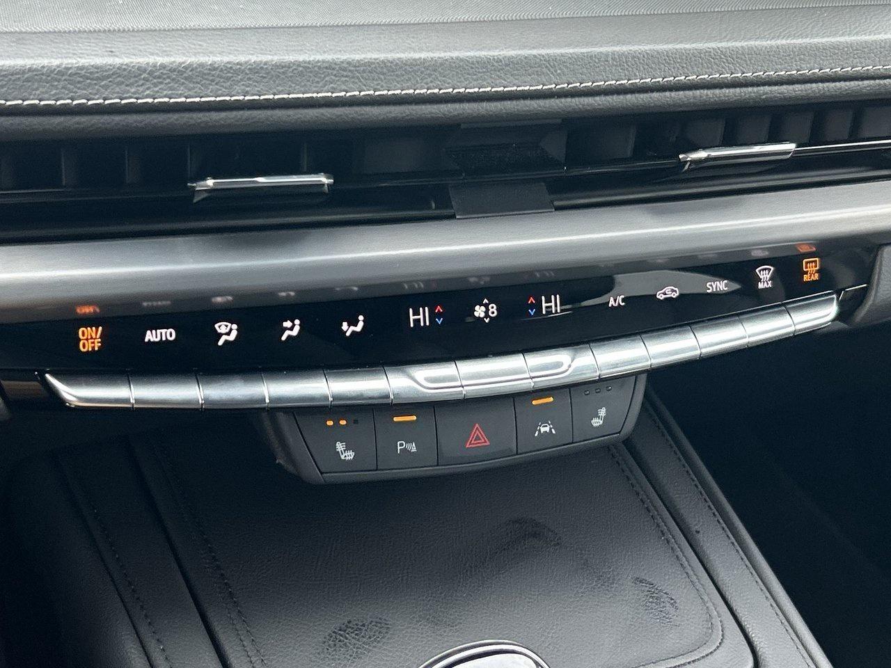 2024 Cadillac XT4 Luxury Low KM Leather Rates from 4.99% Clean CarFa Photo