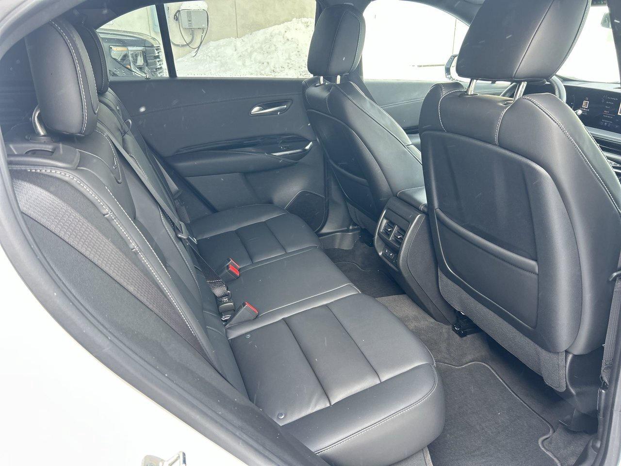 2024 Cadillac XT4 Luxury Low KM Leather Rates from 4.99% Clean CarFa Photo