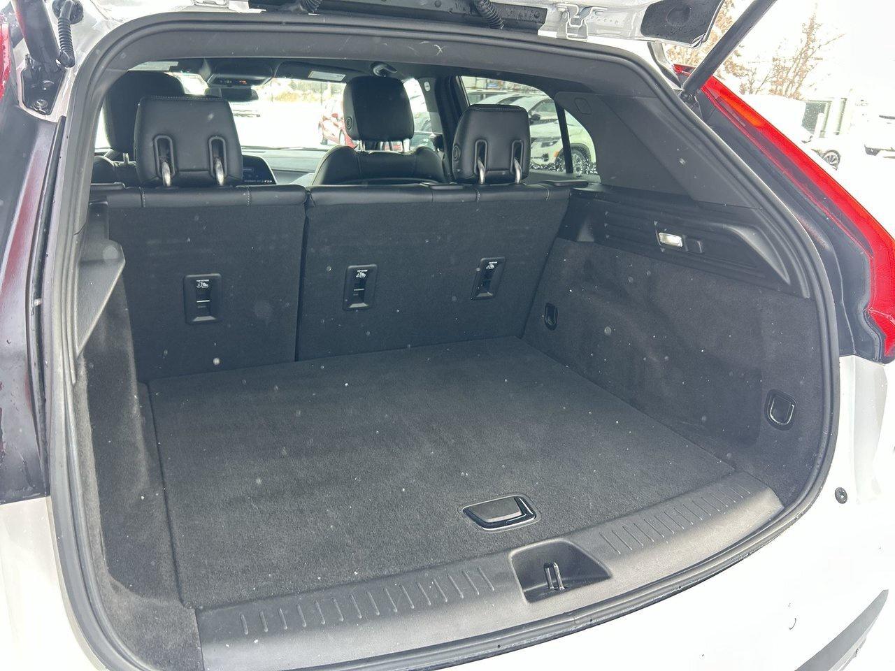 2024 Cadillac XT4 Luxury Low KM Leather Rates from 4.99% Clean CarFa Photo