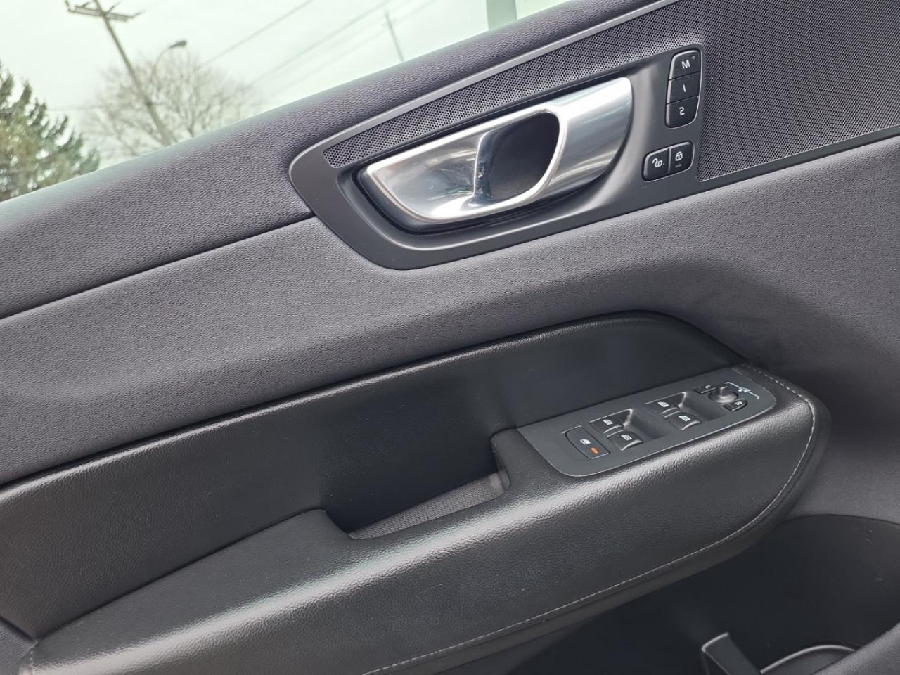 2023 Volvo XC60 B6 AWD Core * NO ACCIDENTS / 1 OWNER / FULL SERVIC Photo