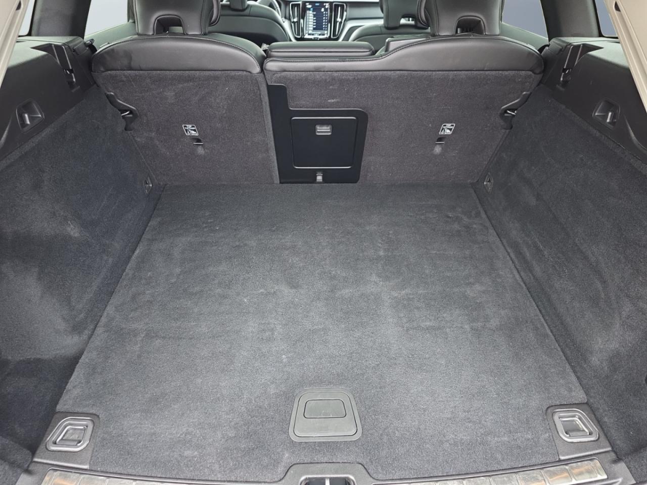 2023 Volvo XC60 B6 AWD Core * NO ACCIDENTS / 1 OWNER / FULL SERVIC Photo