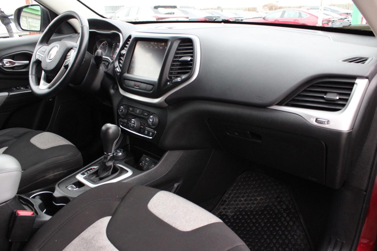 2014 Jeep Cherokee Latitude 4WD Photo