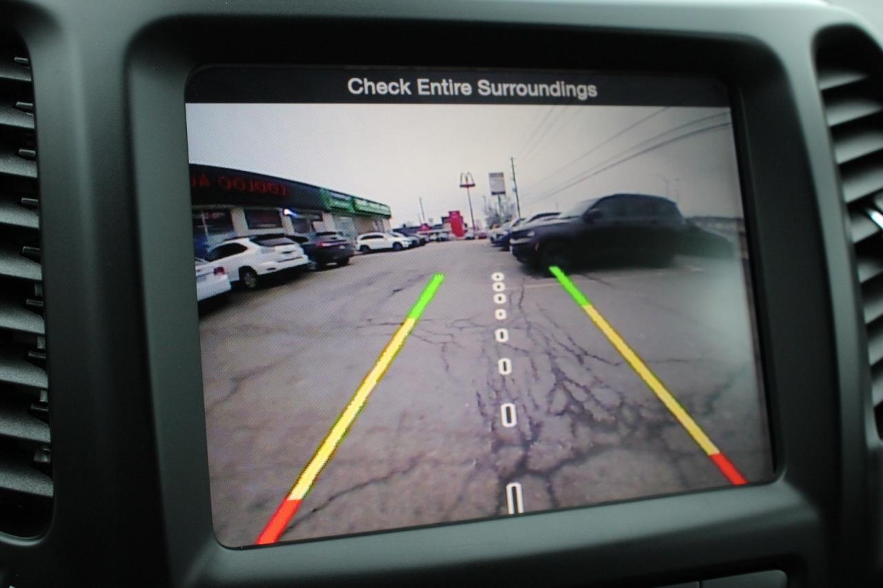 2014 Jeep Cherokee Latitude 4WD Photo