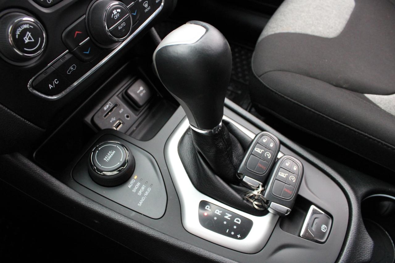 2014 Jeep Cherokee Latitude 4WD Photo