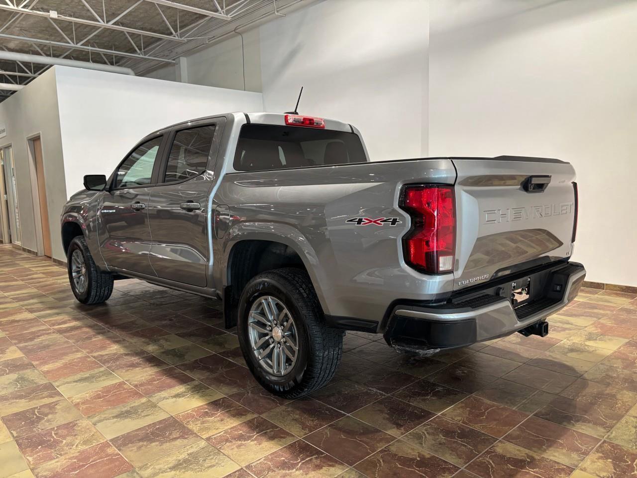 2024 Chevrolet Colorado LT Photo2