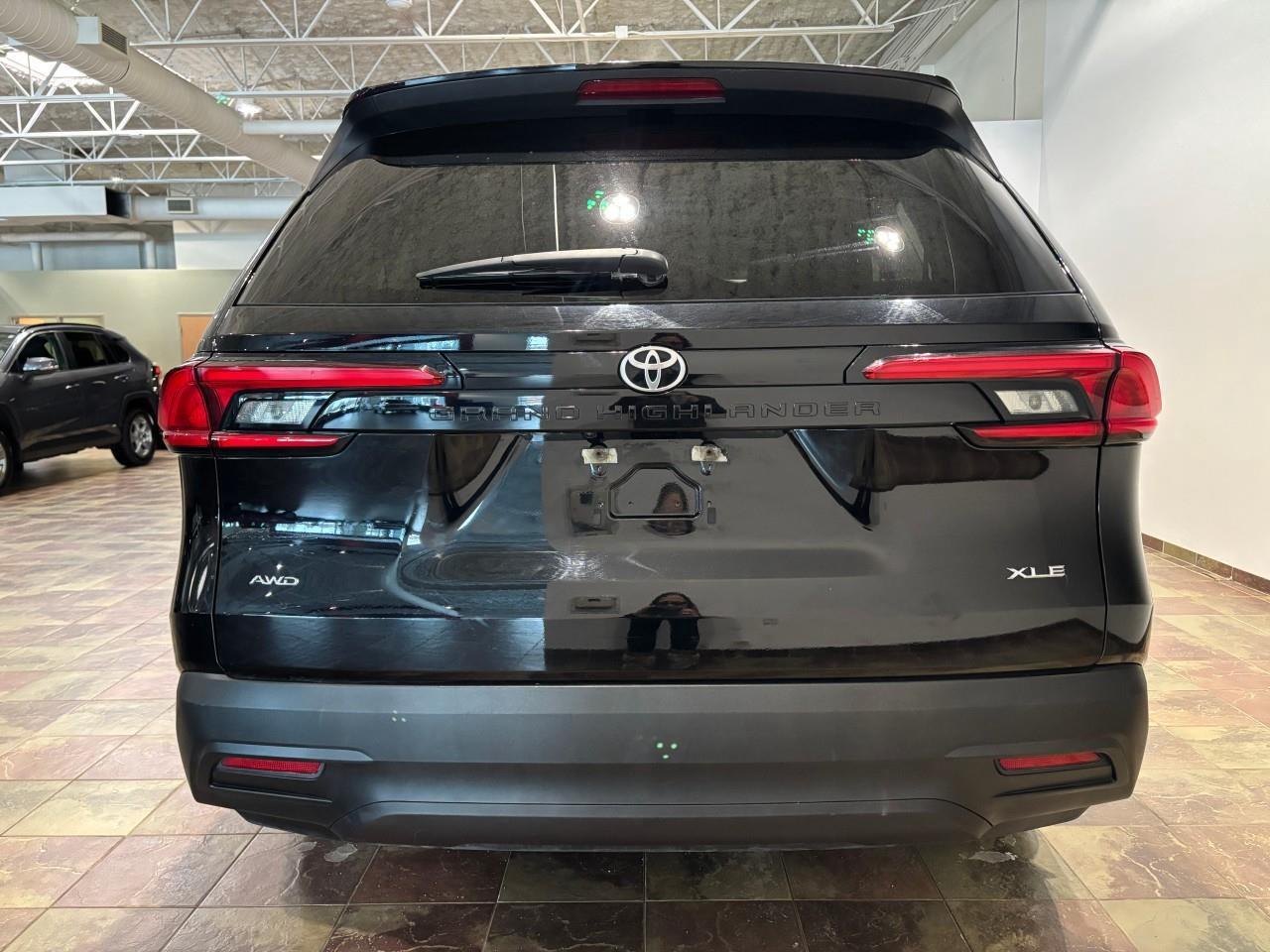 2024 Toyota Grand Highlander XLE Photo