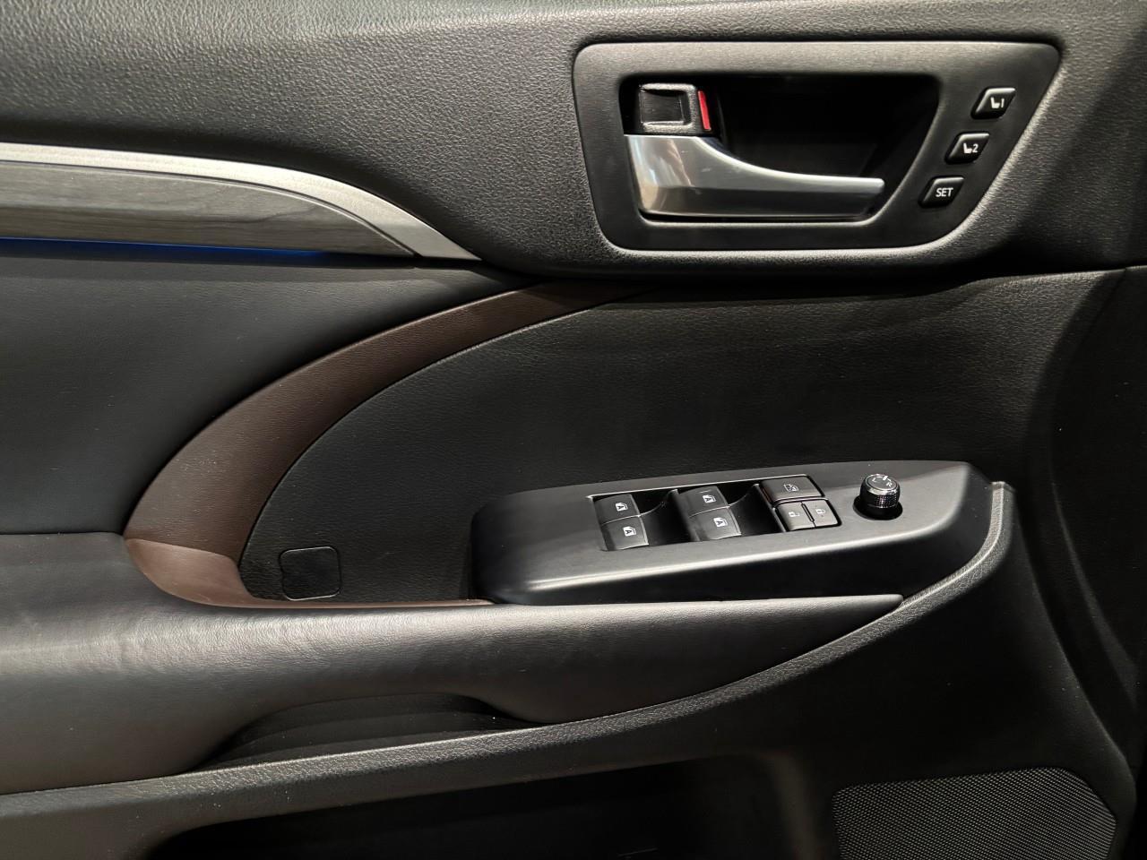 2018 Toyota Highlander LIMITED  Photo