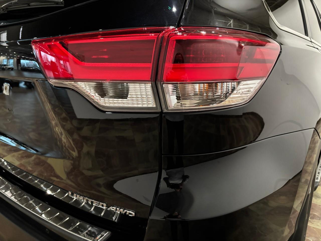 2018 Toyota Highlander LIMITED  Photo