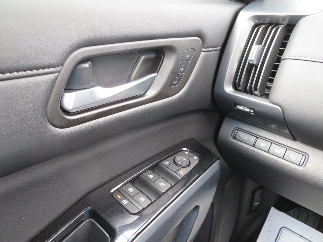 2024 Nissan Pathfinder SL 4WD Photo