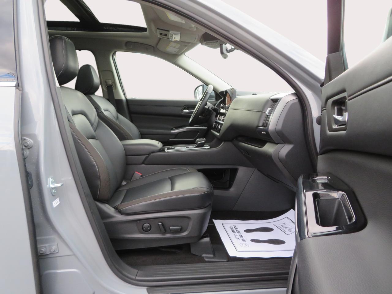 2024 Nissan Pathfinder SL 4WD Photo