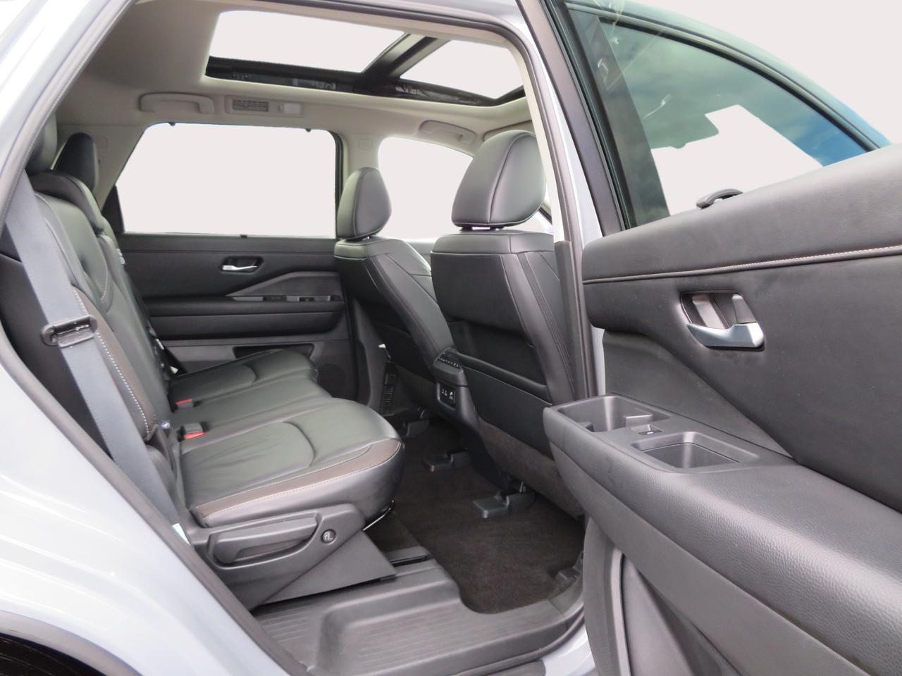 2024 Nissan Pathfinder SL 4WD Photo