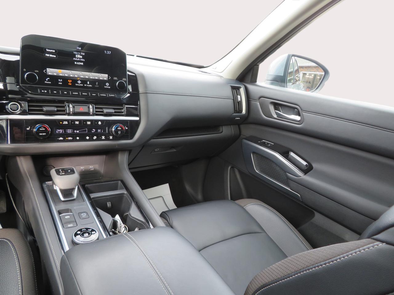 2024 Nissan Pathfinder SL 4WD Photo