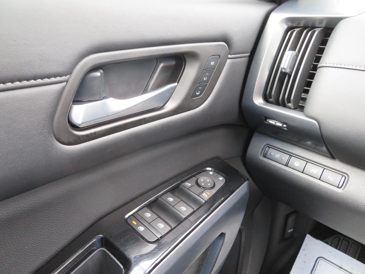 2024 Nissan Pathfinder SL 4WD Photo