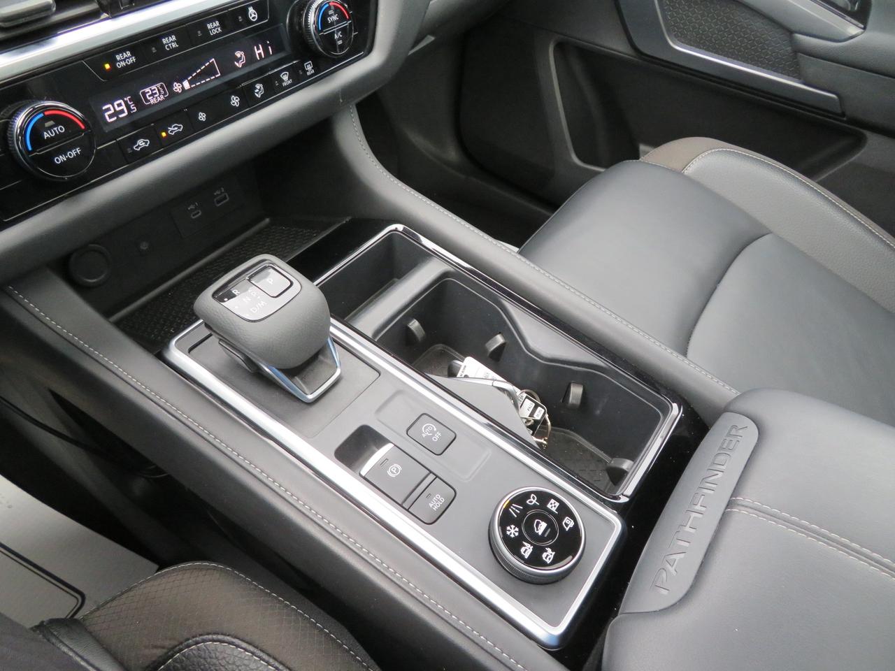 2024 Nissan Pathfinder SL 4WD Photo