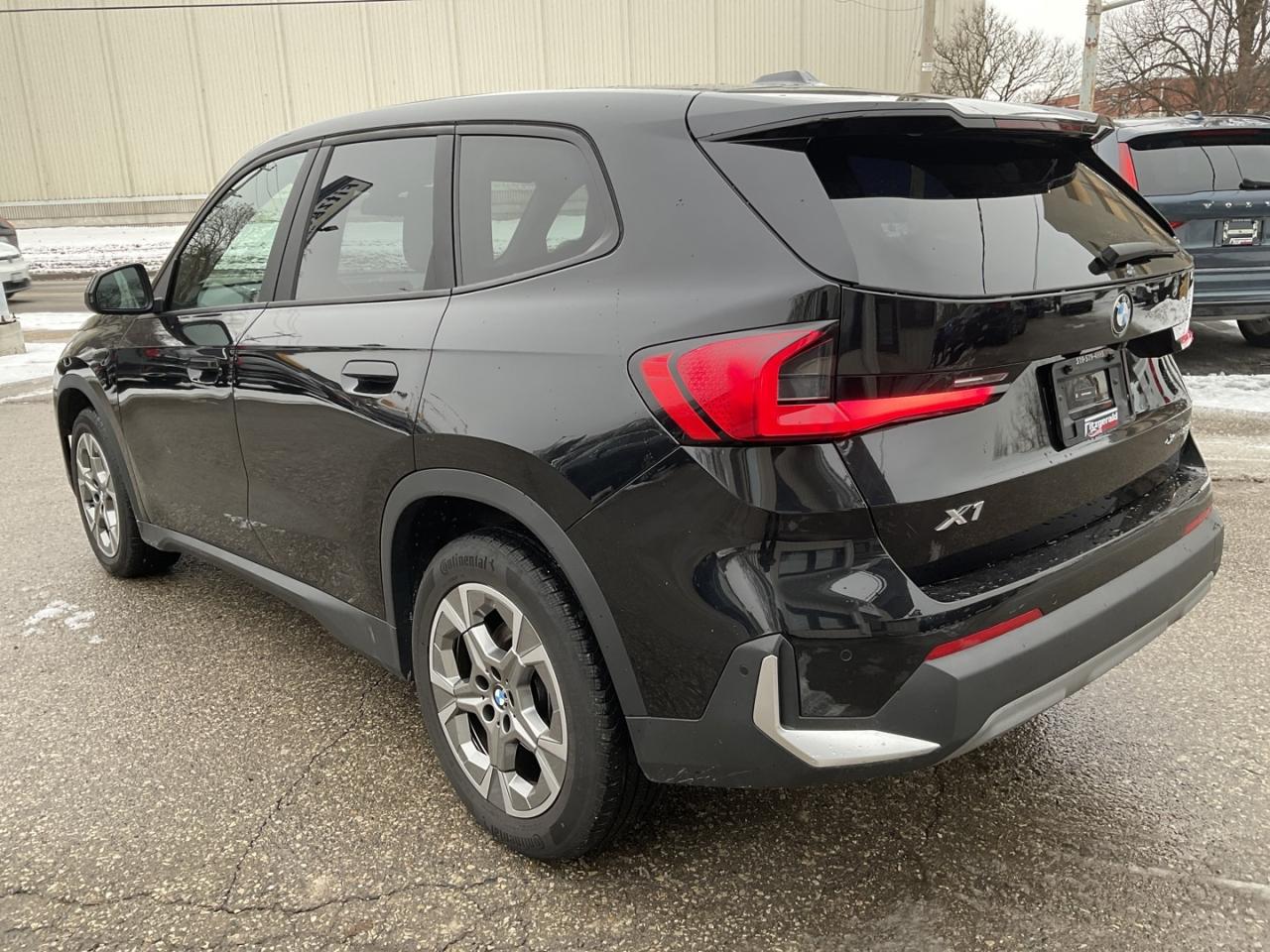 2023 BMW X1 xDrive28i Premium Essential - PANO ROOF! NAV! BACK Photo4