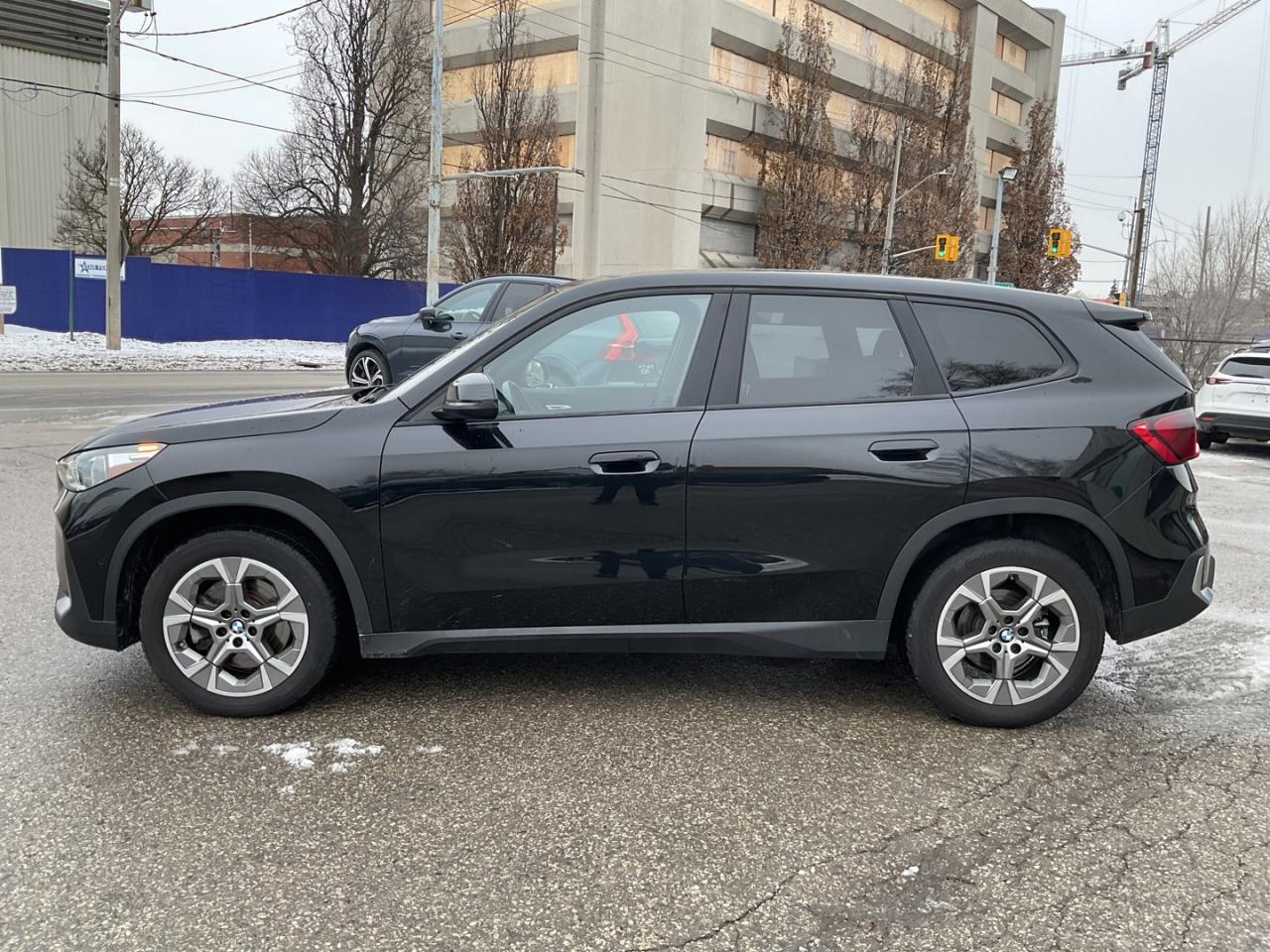 2023 BMW X1 xDrive28i Premium Essential - PANO ROOF! NAV! BACK Photo3