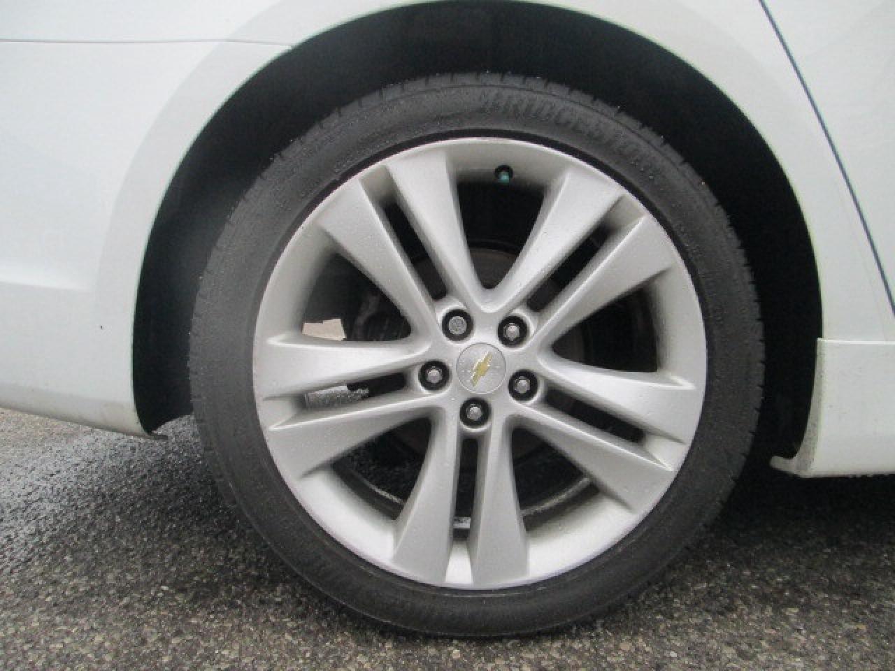 2015 Chevrolet Cruze 4dr Sdn 2LT, Leather, Sunroof Photo