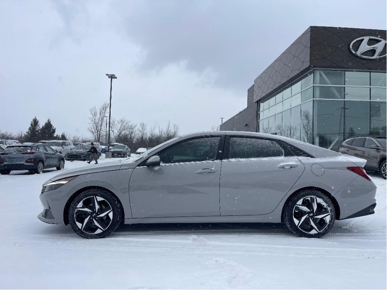 2023 Hyundai Elantra Hybrid Luxury DCT Photo