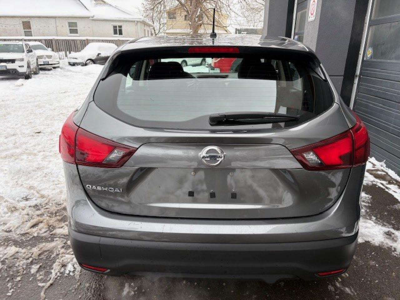 2018 Nissan Qashqai FWD S CVT, HEATED SEATS, SUPER CLEAN, AFFORDABLE!! Photo
