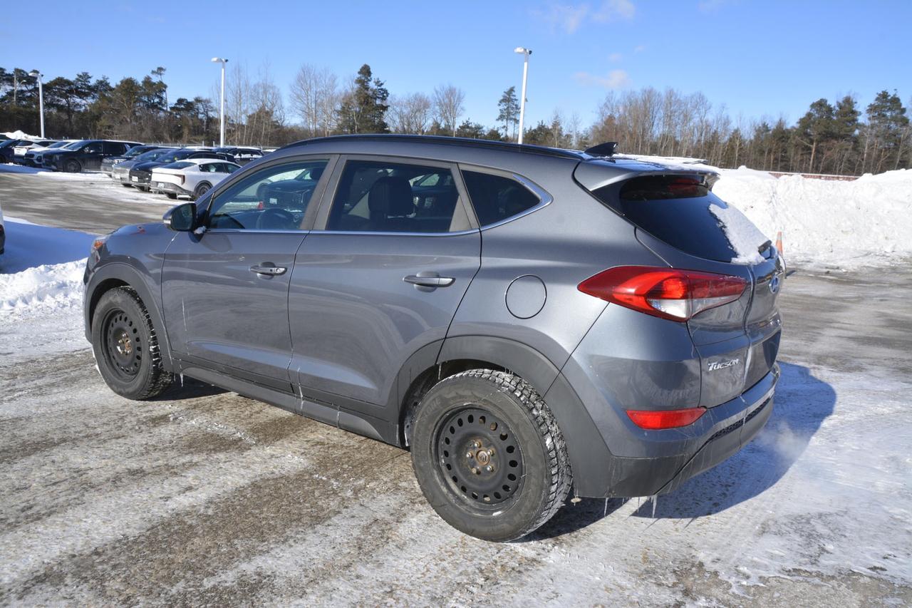 2016 Hyundai Tucson SE Photo2