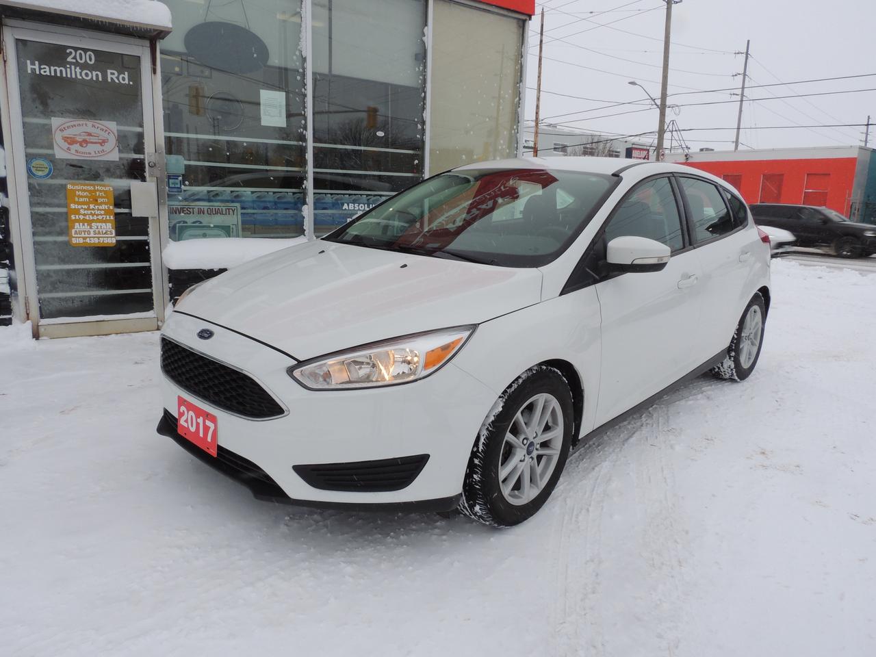 2017 Ford Focus SE Photo0