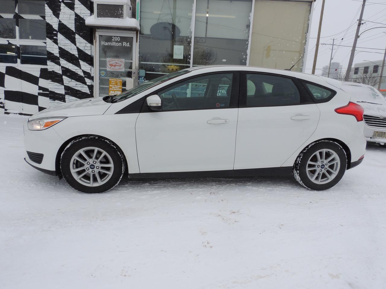 2017 Ford Focus SE Photo5