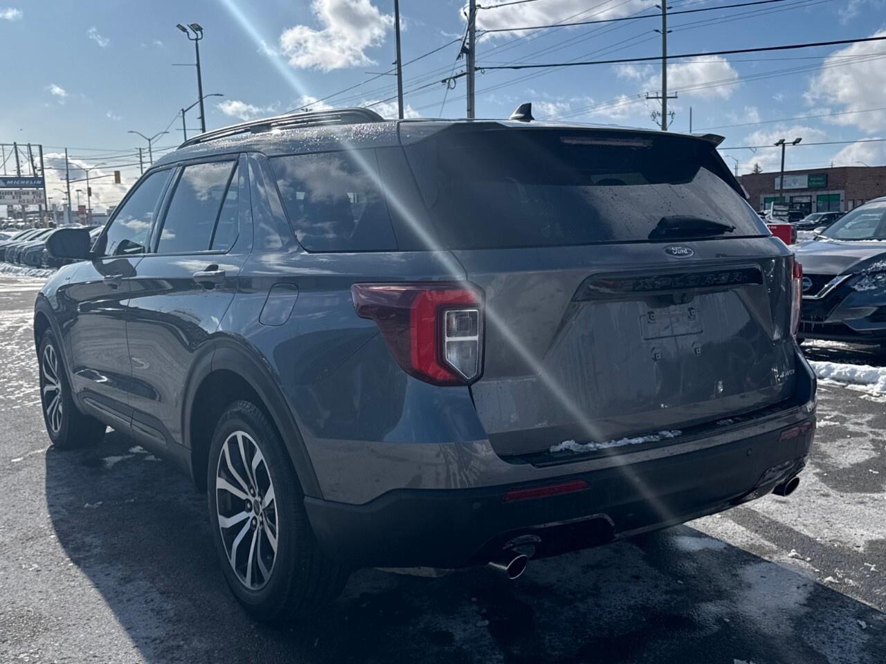 2022 Ford Explorer ST-LINE   MOONROOF   LOW KMS Photo