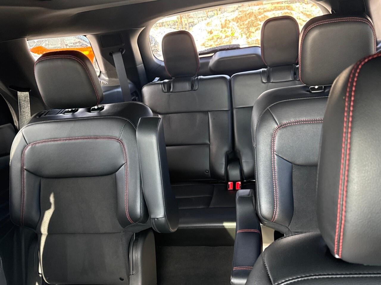 2022 Ford Explorer ST-LINE   MOONROOF   LOW KMS Photo