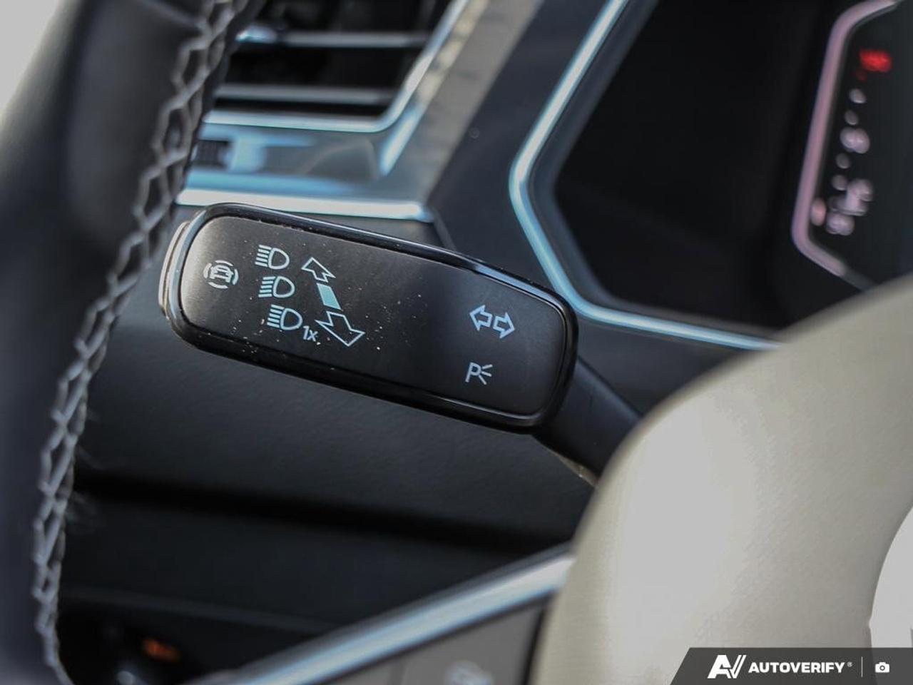 2022 Volkswagen Tiguan ComfortlineAWD, ACCIDENT-FREE, HTD SEATS, HTD WHEE Photo