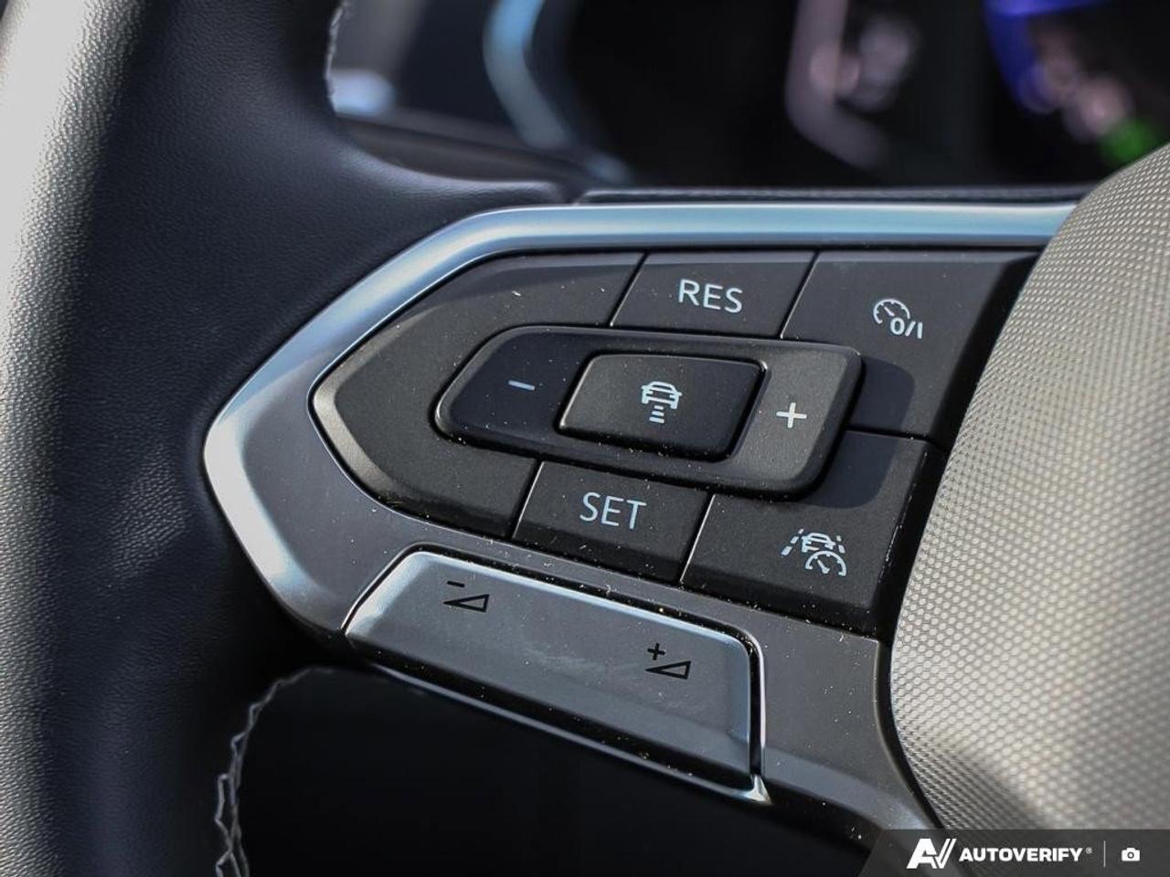 2022 Volkswagen Tiguan ComfortlineAWD, ACCIDENT-FREE, HTD SEATS, HTD WHEE Photo