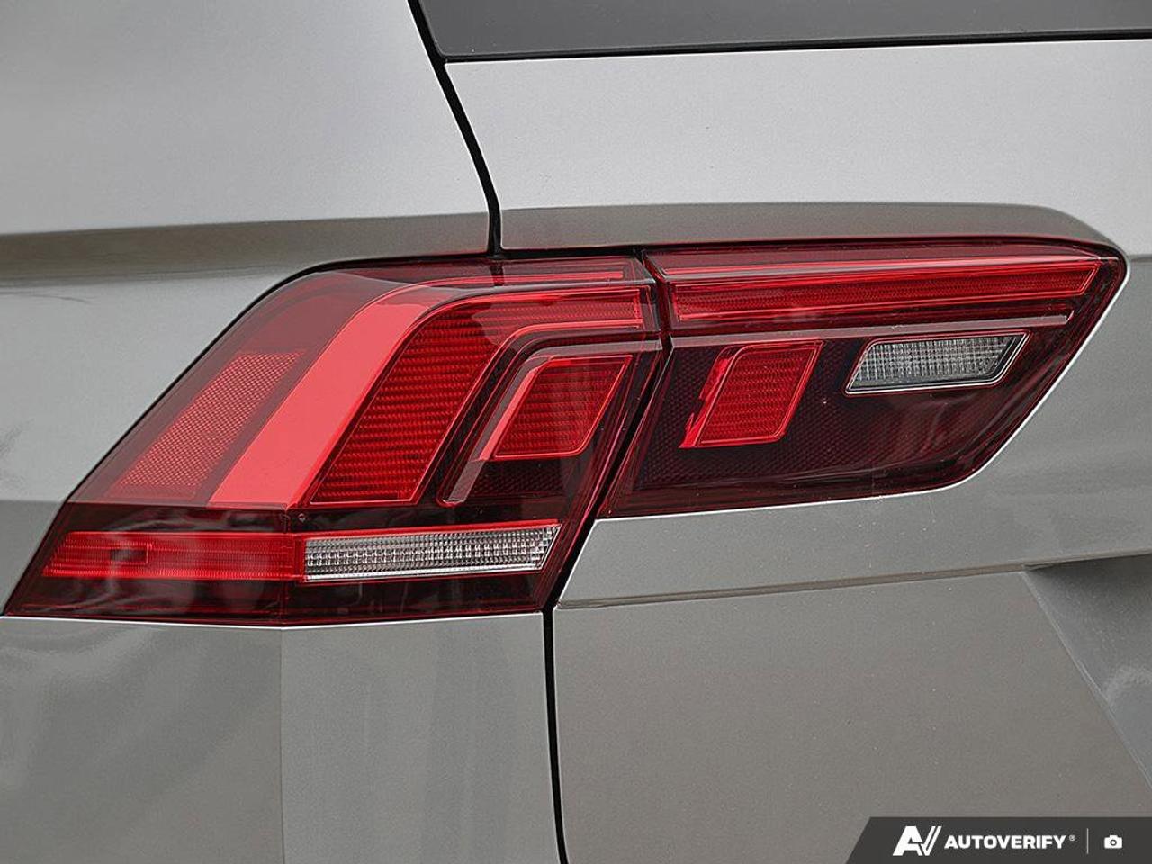 2022 Volkswagen Tiguan ComfortlineAWD, ACCIDENT-FREE, HTD SEATS, HTD WHEE Photo