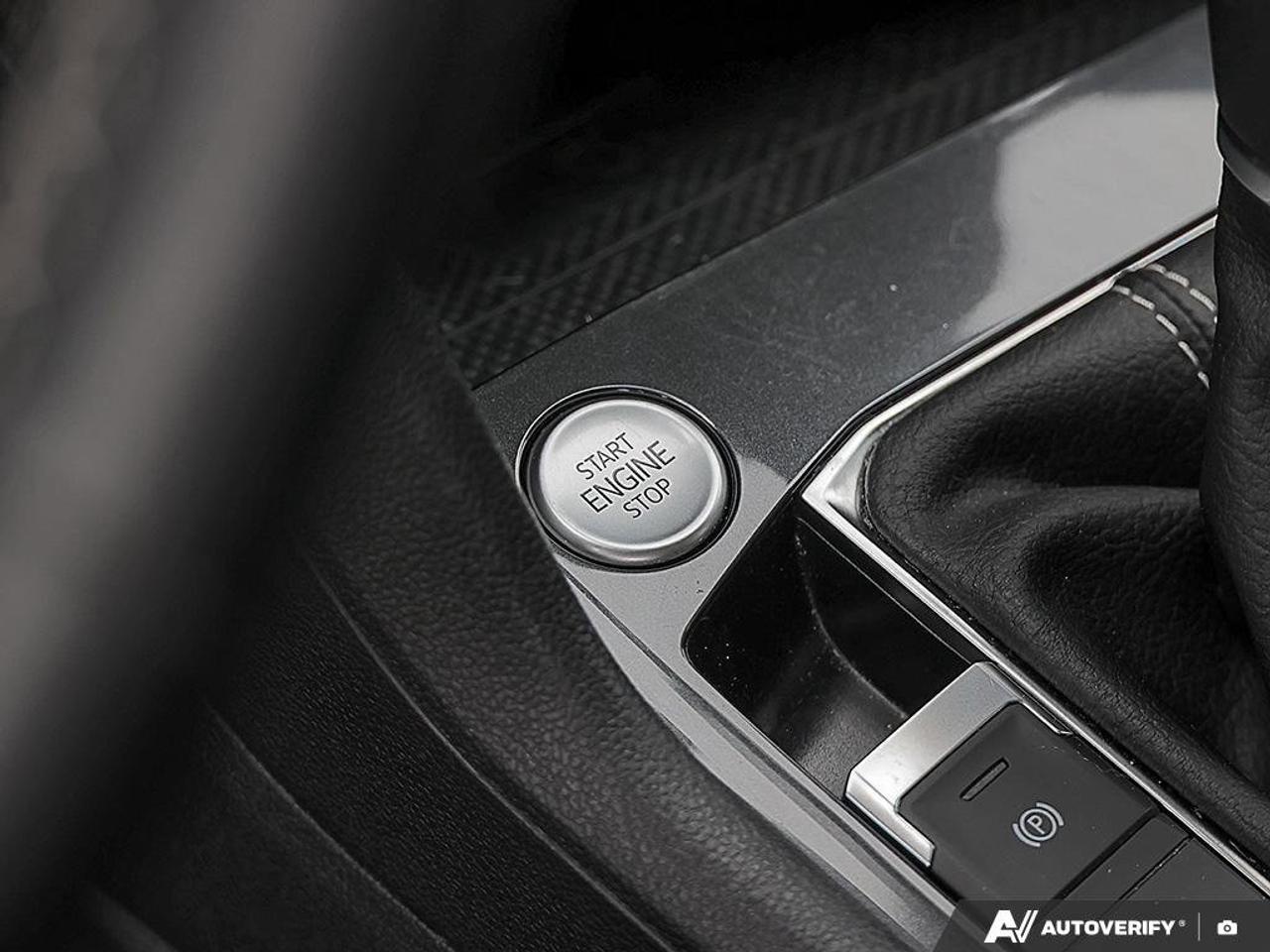 2022 Volkswagen Tiguan ComfortlineAWD, ACCIDENT-FREE, HTD SEATS, HTD WHEE Photo