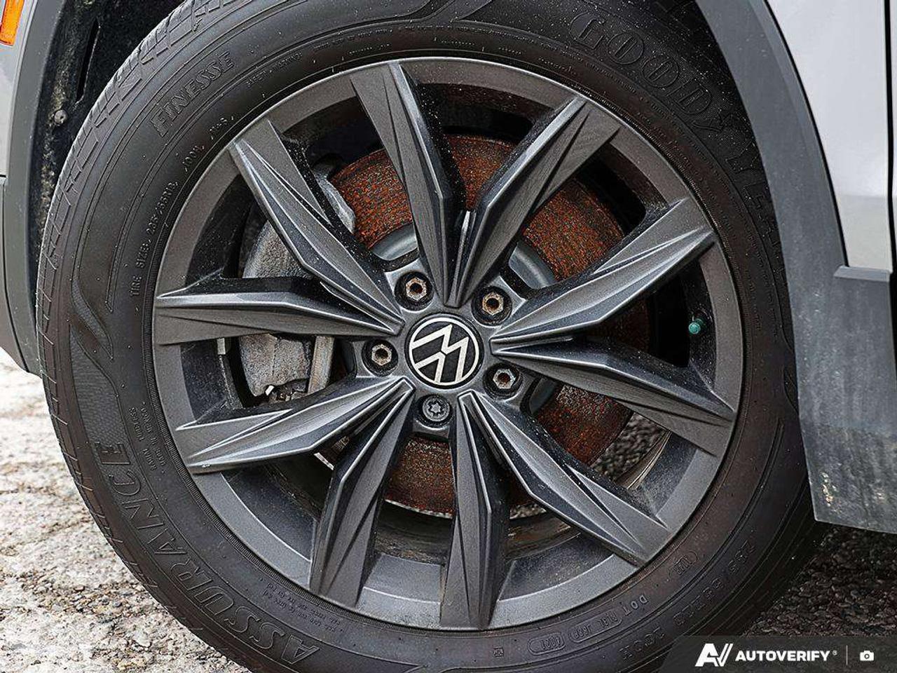 2022 Volkswagen Tiguan ComfortlineAWD, ACCIDENT-FREE, HTD SEATS, HTD WHEEL, APPLE CARPLAY, DIGITAL COCKPIT, BACKUP CAM Photo