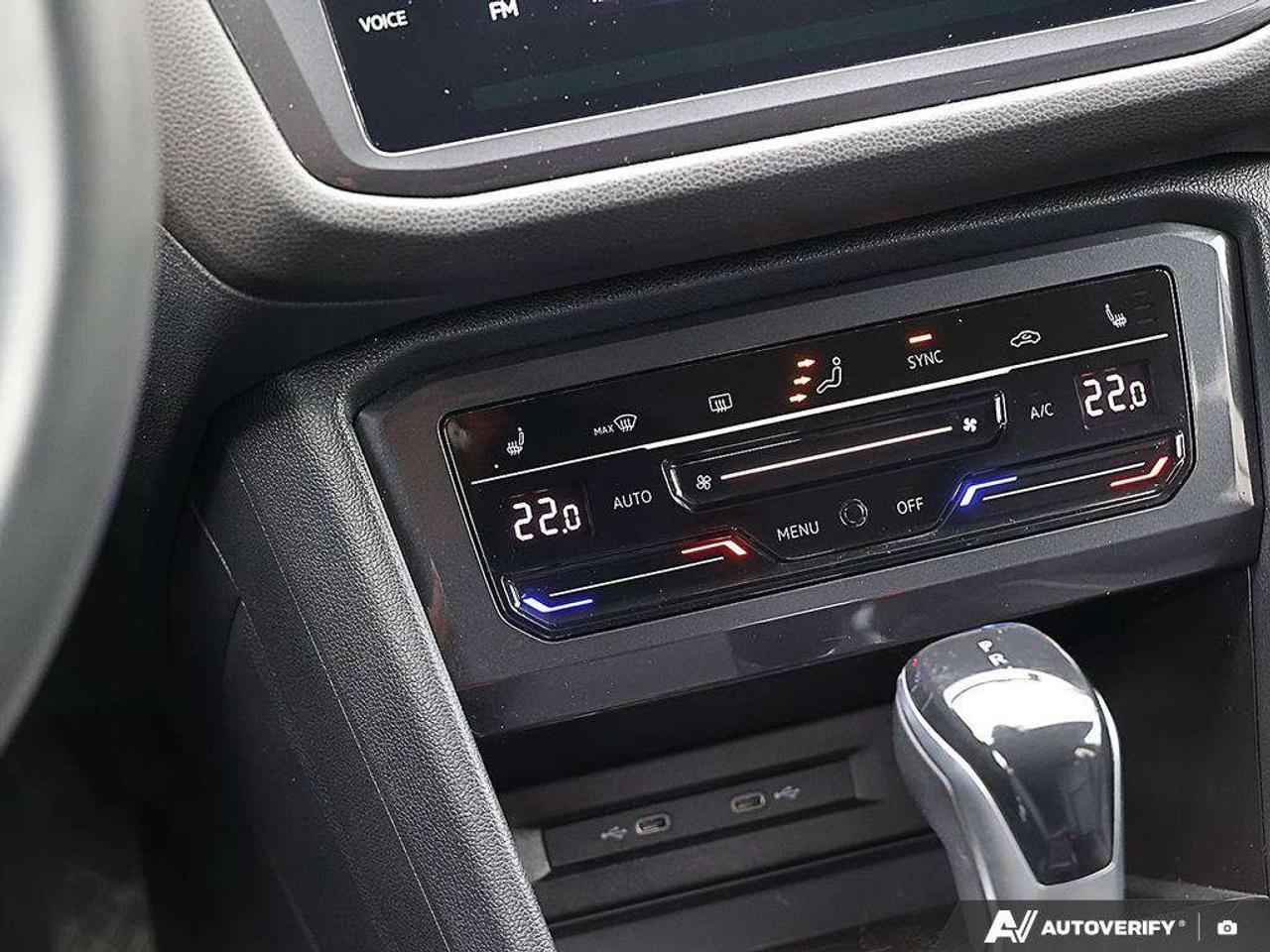 2022 Volkswagen Tiguan ComfortlineAWD, ACCIDENT-FREE, HTD SEATS, HTD WHEEL, APPLE CARPLAY, DIGITAL COCKPIT, BACKUP CAM Photo