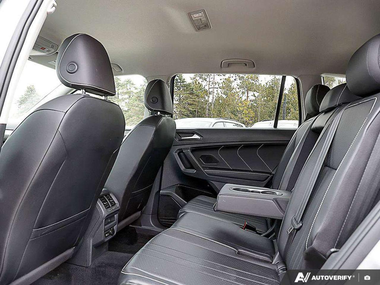 2022 Volkswagen Tiguan ComfortlineAWD, ACCIDENT-FREE, HTD SEATS, HTD WHEEL, APPLE CARPLAY, DIGITAL COCKPIT, BACKUP CAM Photo