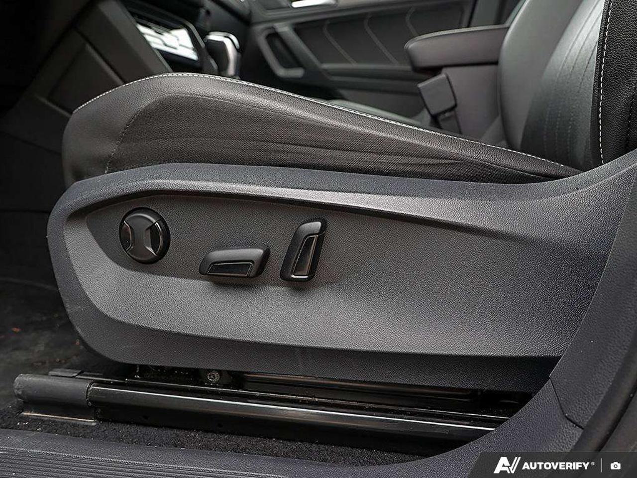 2022 Volkswagen Tiguan ComfortlineAWD, ACCIDENT-FREE, HTD SEATS, HTD WHEEL, APPLE CARPLAY, DIGITAL COCKPIT, BACKUP CAM Photo